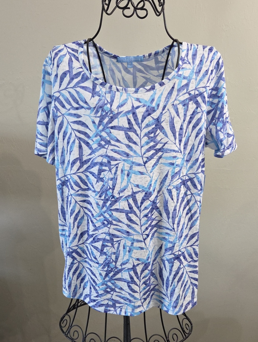 Women’s Short Sleeve Leaf-Print Tee in Blue